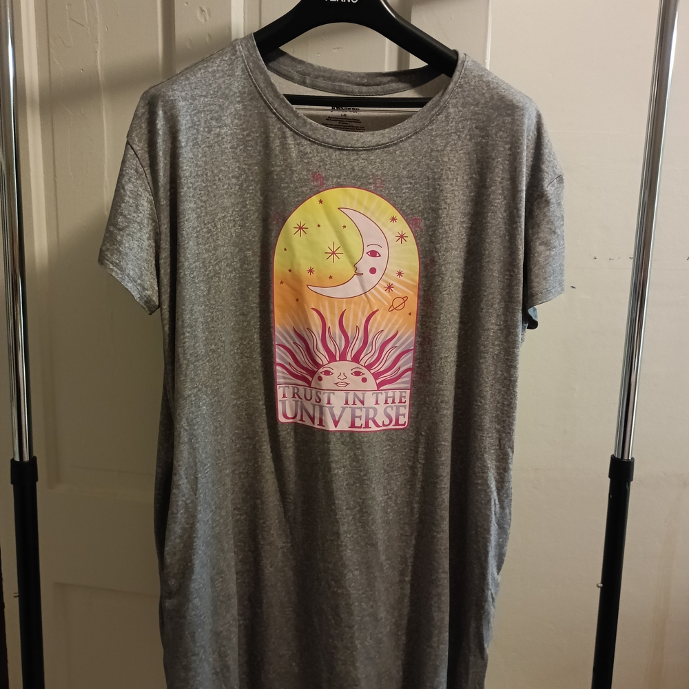 Gray Trust in the Universe Tee